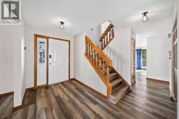 Calgary, AB T3H1M8,36 Strathlorne Crescent SW