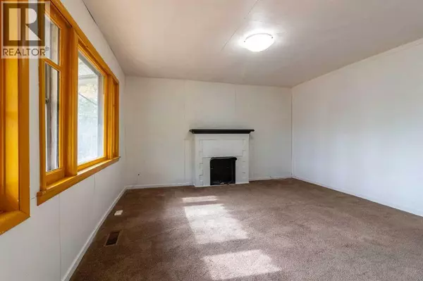 Medicine Hat, AB T1A6K6,178 3 Street NW