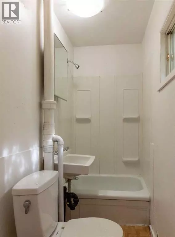 Medicine Hat, AB T1A6K6,178 3 Street NW