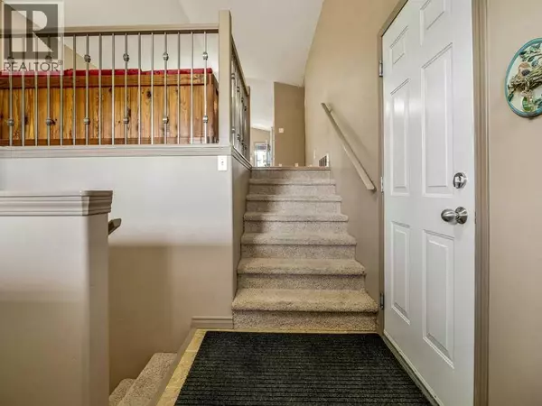 Lethbridge, AB T1J4Z1,48 Aberdeen Road W