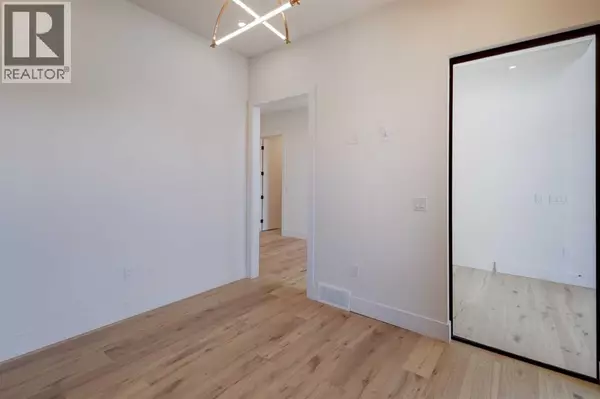 Airdrie, AB T4B0G6,1436 Coopers Landing SW