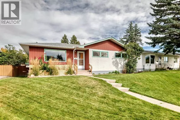 126 Springwood Drive SW, Calgary, AB T2W0K5