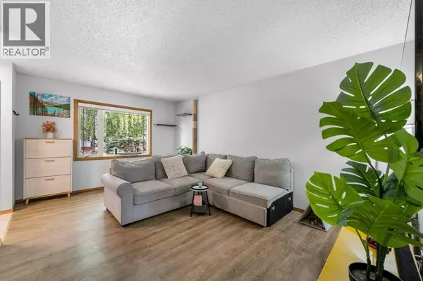 Calgary, AB T2W3B8,488 Bracewood Crescent SW
