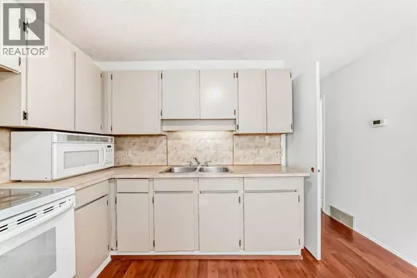 Calgary, AB T3K2B2,#11, 380 Bermuda Drive NW