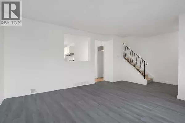 Calgary, AB T3E5M7,6014 37 Street SW