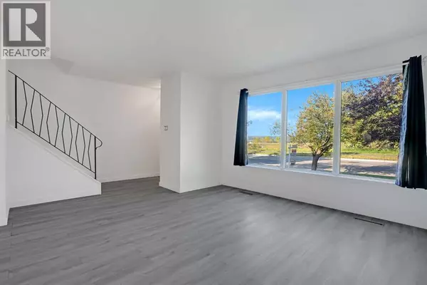 Calgary, AB T3E5M7,6014 37 Street SW