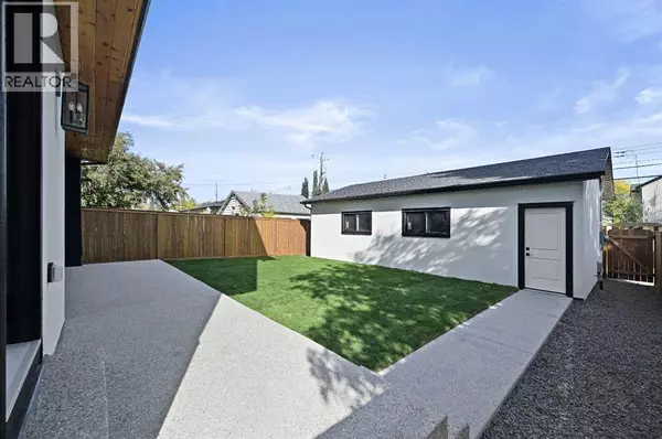 Calgary, AB T3E1X4,2224 25 Street SW
