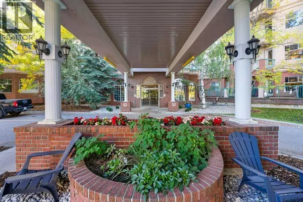 Calgary, AB T3E7G7,215, 200 Lincoln Way SW