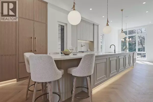 2322 54 Avenue SW, Calgary, AB T3E1M1