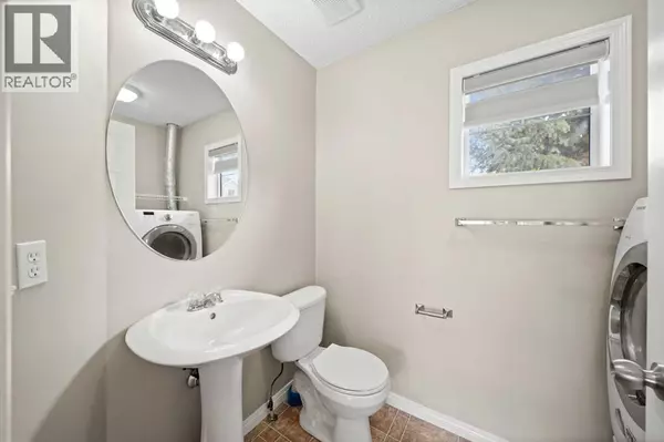 Calgary, AB T2Z4T2,213 Copperfield Lane SE