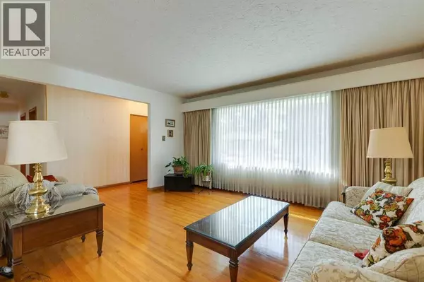Calgary, AB T3E3W1,4316 45 Street SW