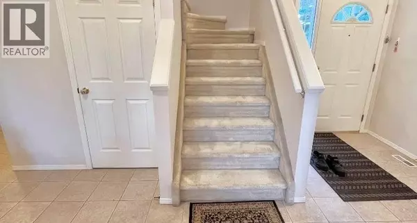 Calgary, AB T2W7W3,272 Applestone Park SE