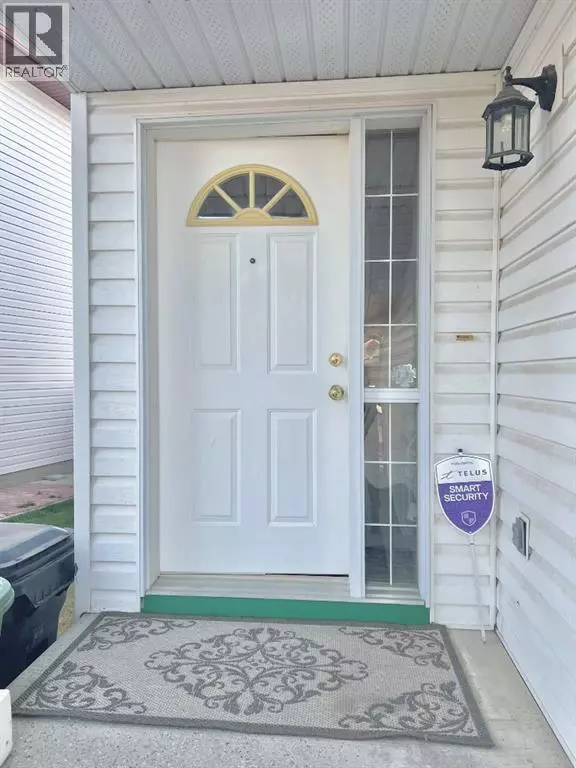 Calgary, AB T2W7W3,272 Applestone Park SE