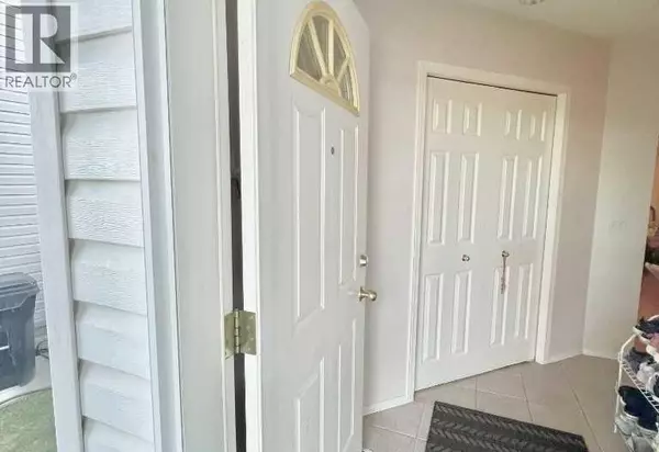 Calgary, AB T2W7W3,272 Applestone Park SE