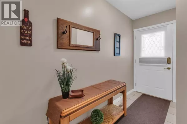 Calgary, AB T3K4N7,19, 200 Sandstone Drive NW