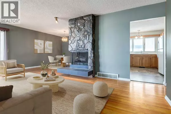 Calgary, AB T2J1V7,244 Maple Court Crescent SE