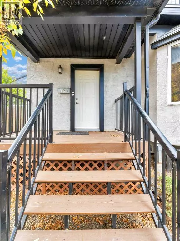 Medicine Hat, AB T1A0M9,427 5 Street SE