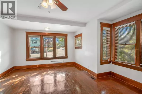 Calgary, AB T2T1L1,2452 28 Avenue SW