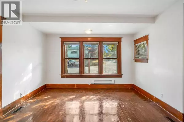 Calgary, AB T2T1L1,2452 28 Avenue SW