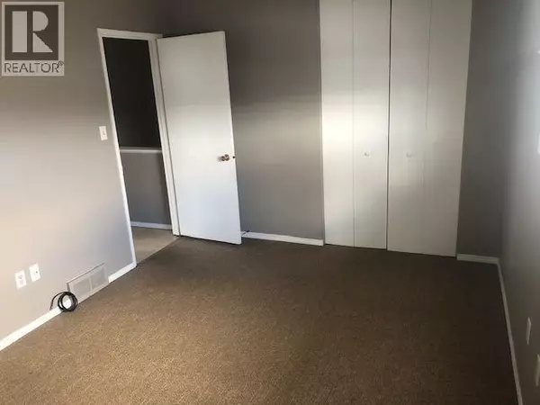 Hinton, AB T7V1Z7,21, 441 Switzer Drive