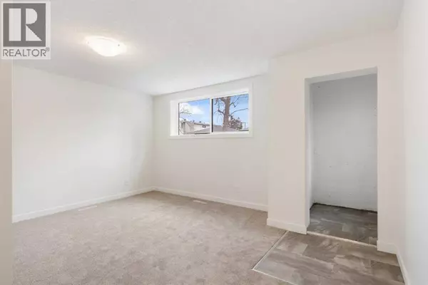 Calgary, AB T3E3K7,2815 41 Street SW