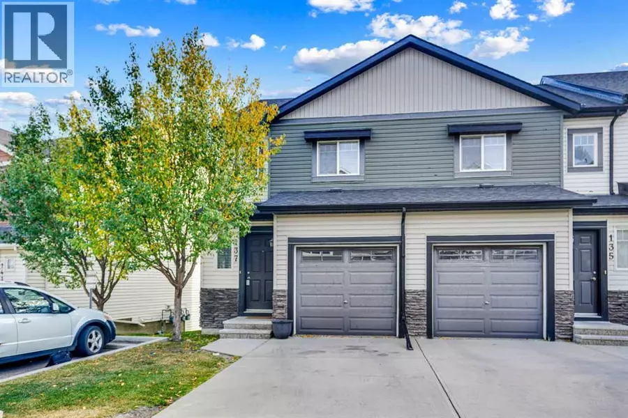 137 Pantego Lane NW, Calgary, AB T3K0T1