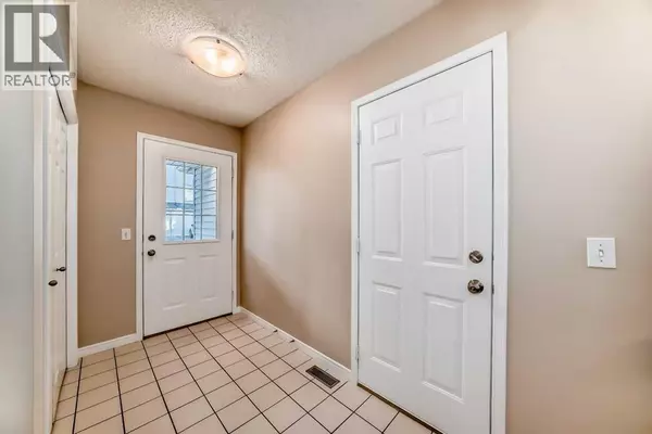 Calgary, AB T2V0S2,17 Kingsland Court SW