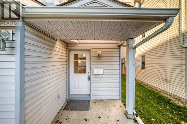 Calgary, AB T2V0S2,17 Kingsland Court SW