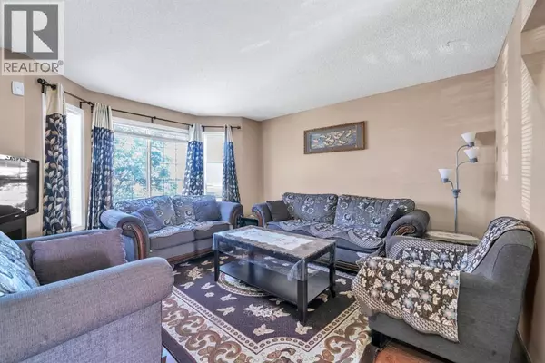 Calgary, AB T3J4A1,18 Martinvalley Way NE