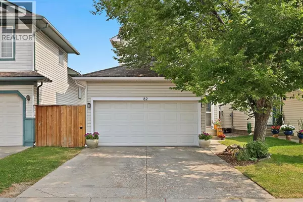 82 Erin Grove SE, Calgary, AB T2B3L2