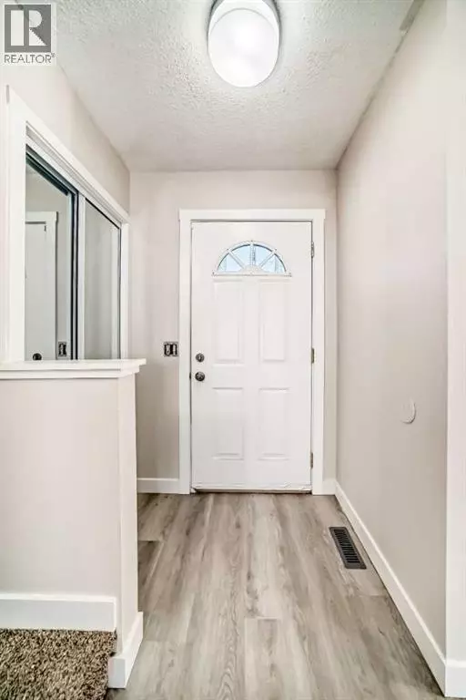 Calgary, AB T3J2R8,120 Martinview Close NE