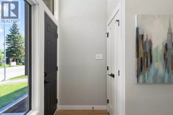 Calgary, AB T2J0N8,1039 Lake Bonavista Drive SE