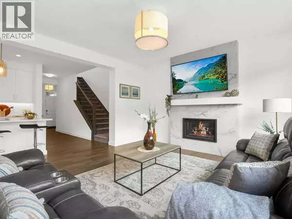 Calgary, AB T3H2B1,18 West Grove Mews SW