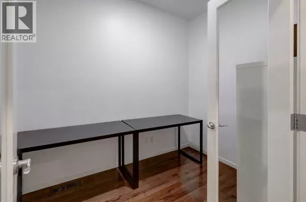 Calgary, AB T3R0V7,20 Nolancrest Green NW