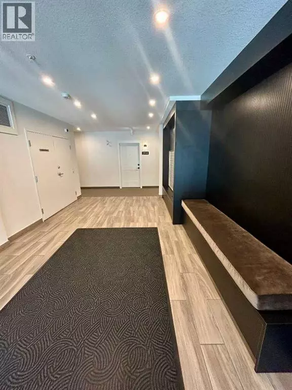 Calgary, AB T3M3X1,2115, 200 Seton Circle SE