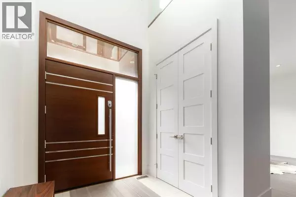 Calgary, AB T2T1W8,2132 32 Avenue SW