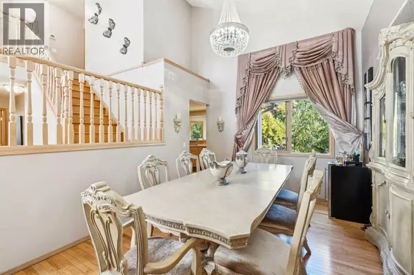 Calgary, AB T2Z2B8,26 Mt Robson Close SE