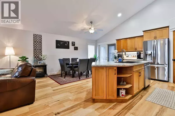 Lethbridge, AB T1K5E7,30 Riverview Crescent W