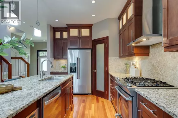 Calgary, AB T3E2N4,2216 31 Street SW