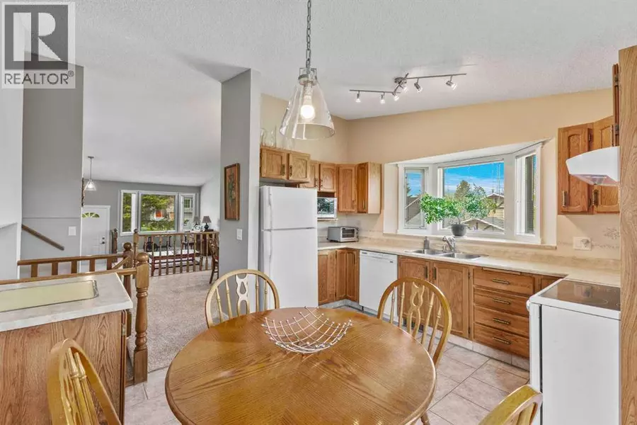 111 Edgebyne Crescent NW, Calgary, AB T3A4B4