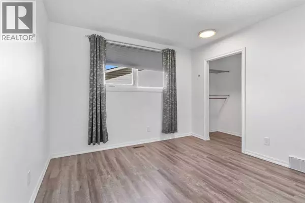 Calgary, AB T1Y2R7,844 RundleCairn Way NE