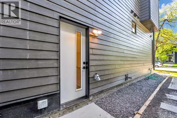 Calgary, AB T2M1S4,434 23 Avenue NW