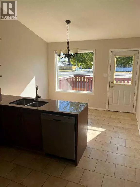 Lethbridge, AB T1H6M8,64 Ermineview Way N