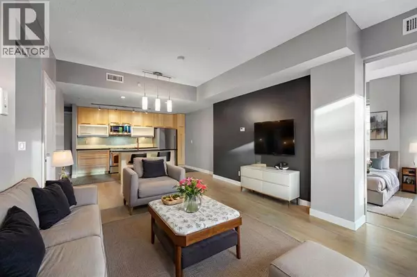 Calgary, AB T2R0V6,201, 215 13 Avenue SW