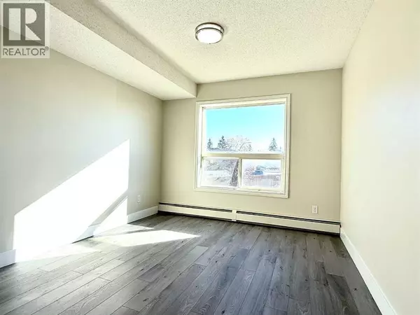 Calgary, AB T3J3E8,207, 5555 Falsbridge Drive NE