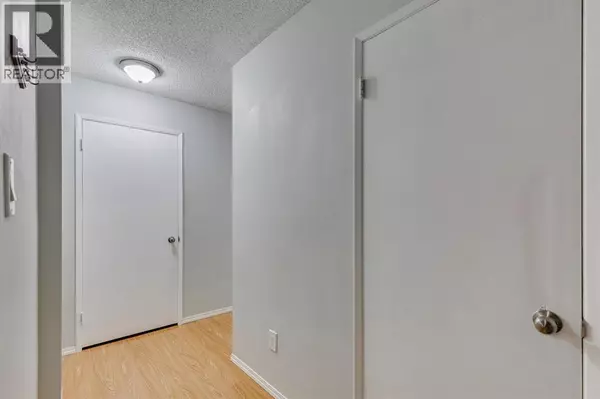 Calgary, AB T2X1K1,121, 860 Midridge Drive SE