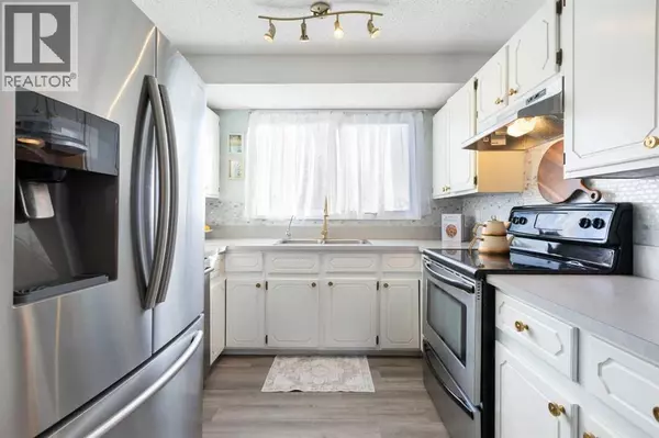 Calgary, AB T2J5S2,27 Deercrest Close SE