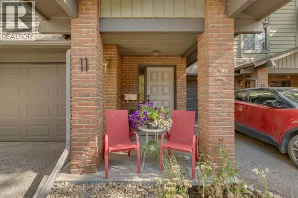 Calgary, AB T2V4S8,11, 10030 Oakmoor Way SW