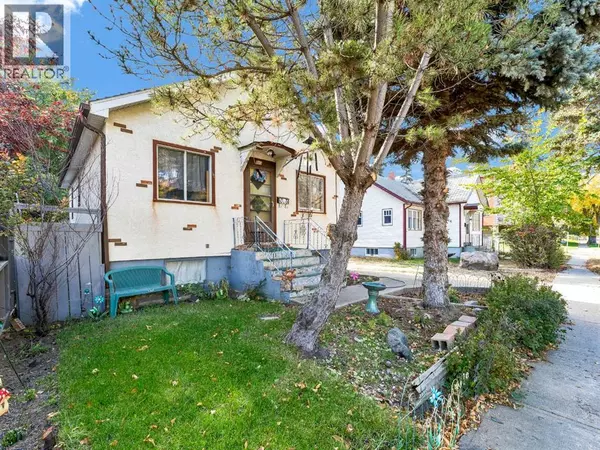 813 8 Street SE, Medicine Hat, AB T1A1M7