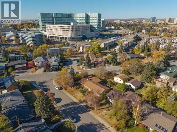 2922 14 Avenue NW, Calgary, AB T2N1N1